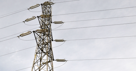 Torre de alta tensión en España — switching eléctrico entre comercializadoras y distribuidoras